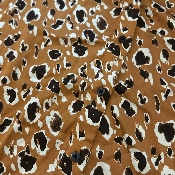 Madison d’Amelie Paris Leopard or Cheetah Animal Print Button Down Small - Picture 2 of 10